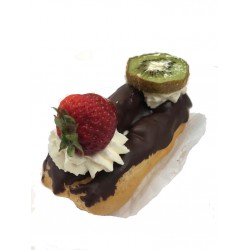 Fruity chocolate cream pastry (نان خامه ای شکلاتی میوه ای)